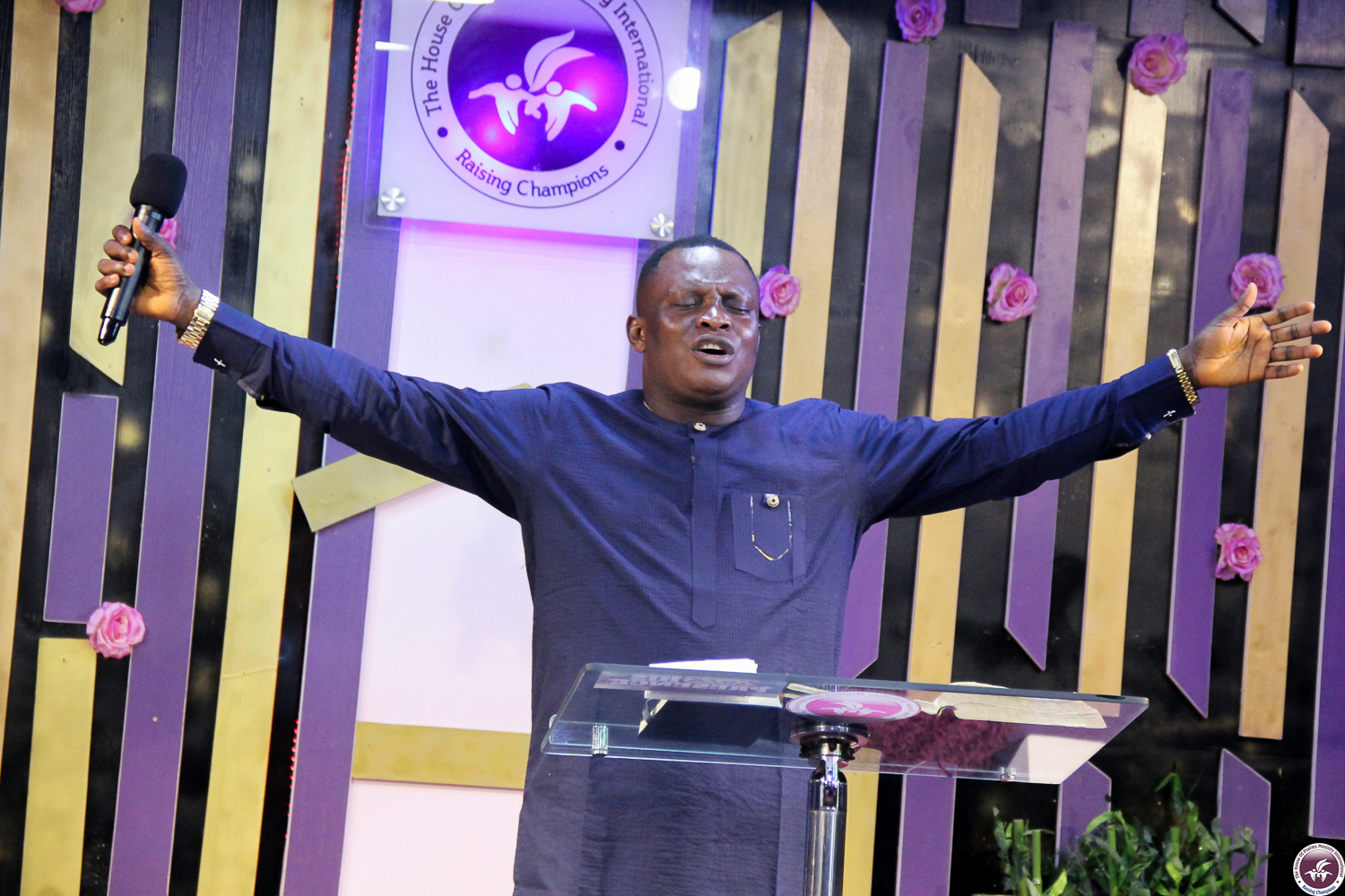 Pastor Sunday Faparusi Ministering